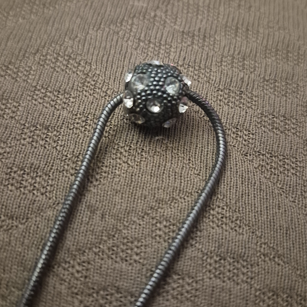 Elegant Silver Necklace with Crystal Accents - Picture 5 of 5